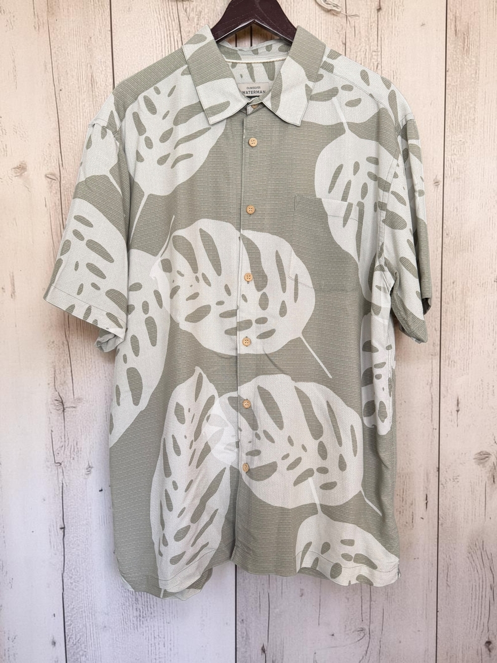 Quiksilver Waterman Shirt Mens XL Tropical Button Down Comfort Fit Short Sleeve